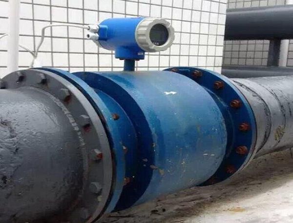 排水口流量计工作现场图